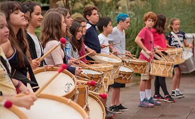 Imagem representativa do Veranstaltungen. A imagem exibe alunos e o ambiente do Veranstaltungen no colégio Humboldt
