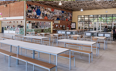 Imagem representativa do Restaurantes e Lanchonete. A imagem exibe alunos e o ambiente do Restaurantes e Lanchonete no colégio Humboldt